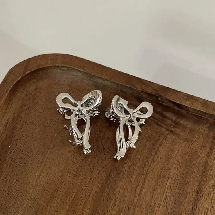 Fashion Hair Claws for Women – Elegant Alloy Headwear for Winter & Outdoor Style