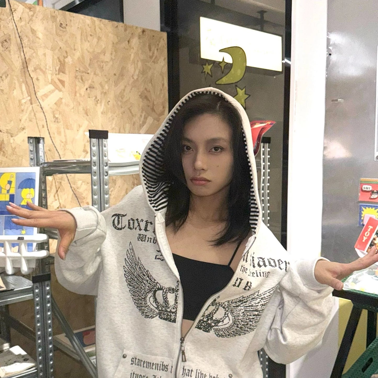 Vintage Y2K Zip-Up Hoodie – Women’s Streetwear